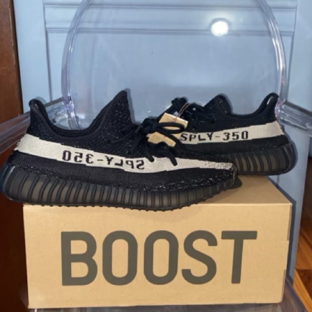 Yeezy Boost 350 V2 Oreo